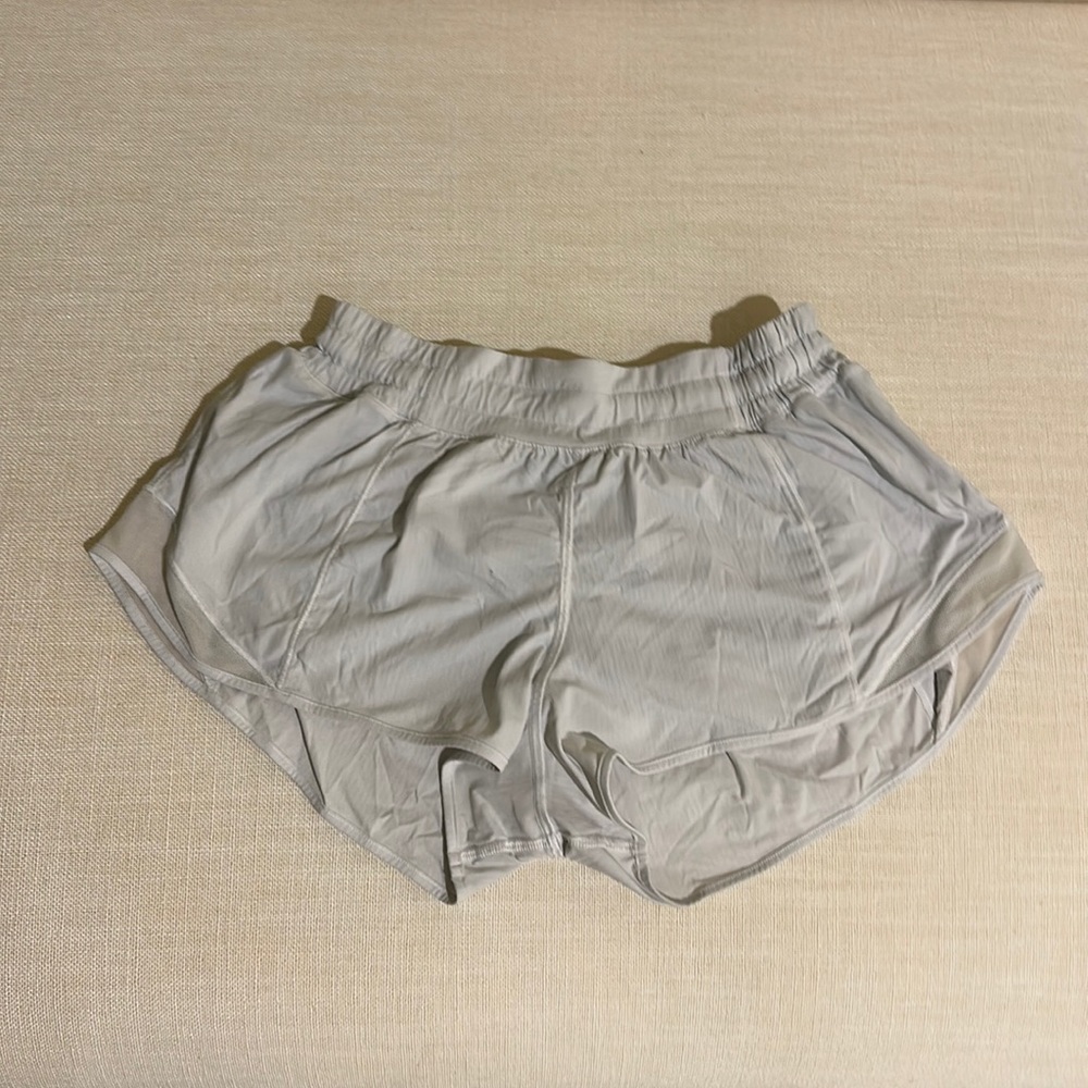 Lululemon size 6 Hotty Hot shorts
